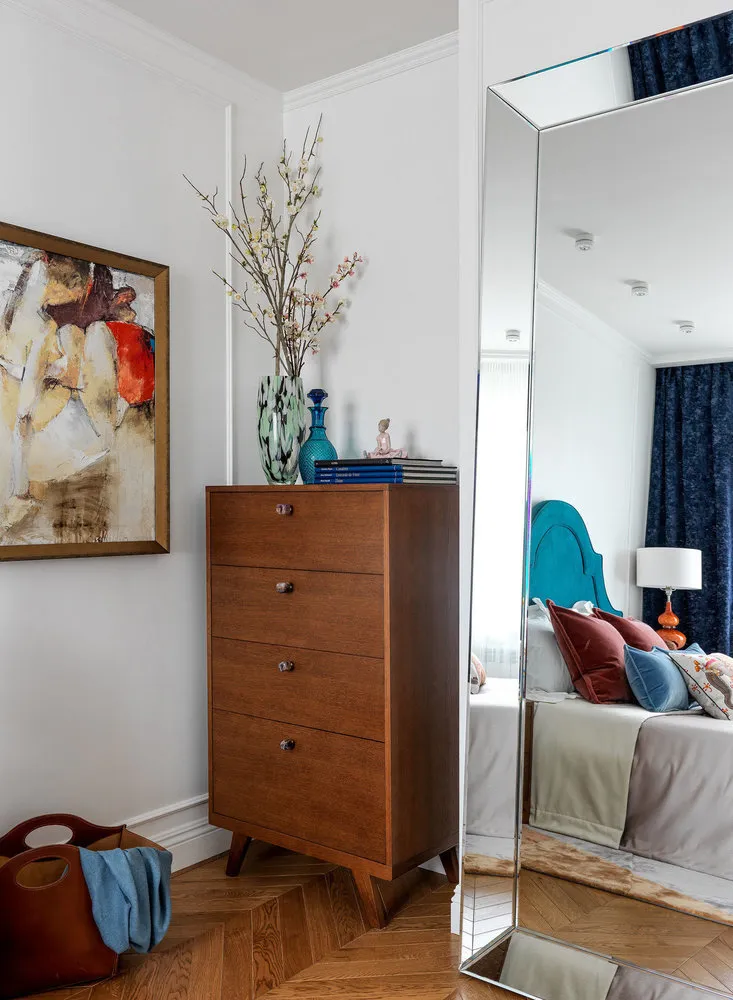 Фотография: Спальня в стиле Эклектика, Советы, как сделать интерьер светлее, темная квартира, Ксения Мезенцева – фото на нашем сайте