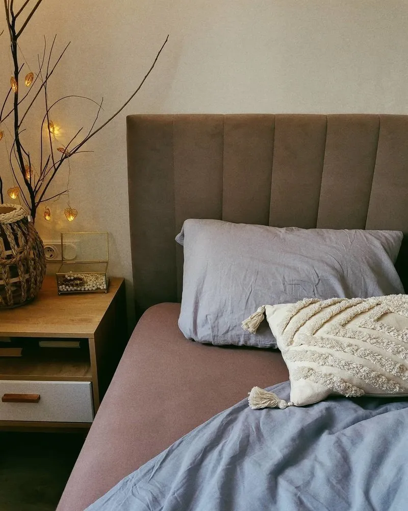 Foto: estilo nórdico, Dormitorio, Nórdico, Reforma práctica, Guía – fotos en nuestro sitio web