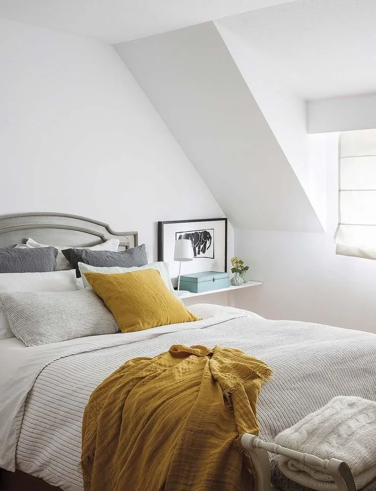 Zdjęcie: Sypialnia w stylu skandynawskim, Kuchnia i jadalnia, Salon, Dekoracja i DIY, Mieszkanie, Hiszpania, Biały, Madryt, Vintage, jak ułożyć eklektyczne wnętrze, biały kolor w wnętrzu, jak ułożyć dwupoziomowe mieszkanie, białe wnętrze – zdjęcia na naszej stronie