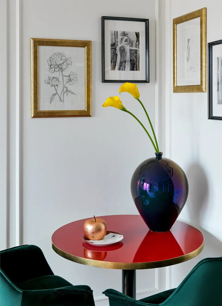 Фотография: Кухня и столовая в стиле Современный, Советы, как сделать интерьер светлее, темная квартира, Ксения Мезенцева – фото на нашем сайте