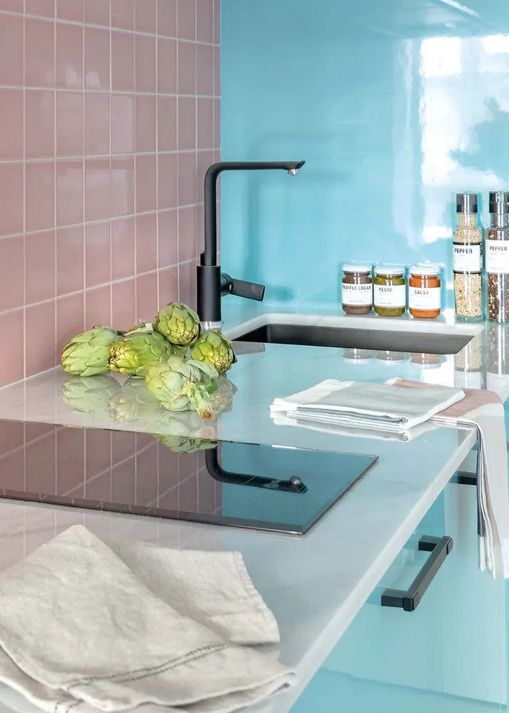 照片：北欧风格厨房与餐厅，室内装饰，公寓，工作室，西班牙，面积小于40平方米 – 网站上的照片