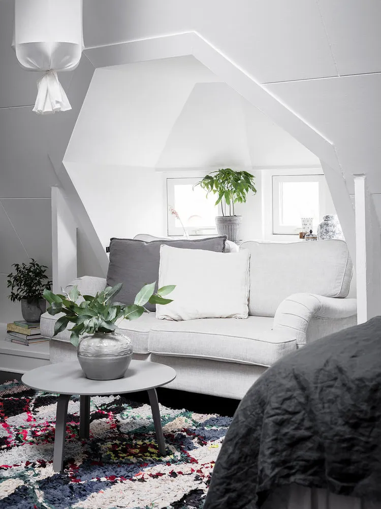 照片:北欧风格客厅,室内装饰,公寓,工作室,白色,砖房,不超过40平方米 – 我们网站上的照片