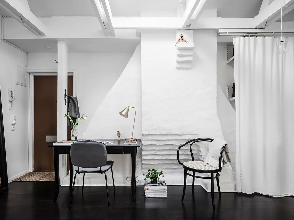 照片:北欧风格办公室,室内装饰,公寓,工作室,白色,砖房,不超过40平方米 – 我们网站上的照片