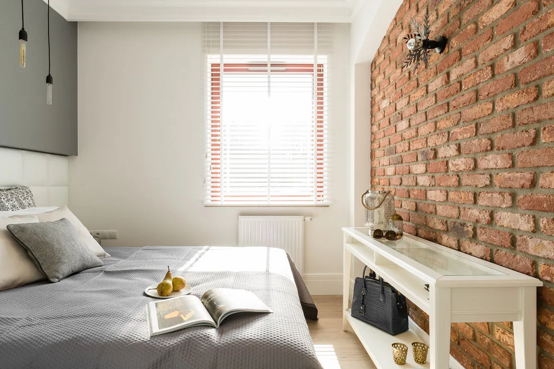 照片:斯堪的纳维亚风格卧室,室内装饰,紧凑型公寓,波兰 – 我们网站上的照片