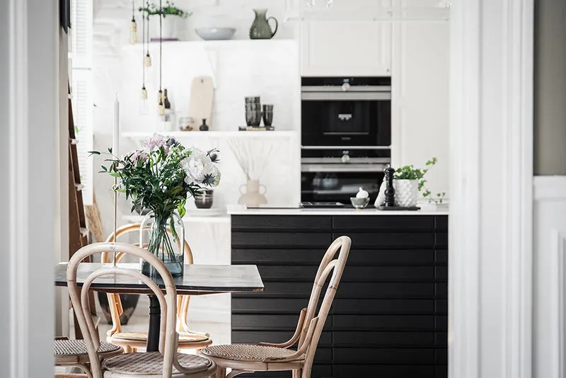 照片：瑞典北欧风格厨房与餐厅，室内装饰，beige – 网站上的照片