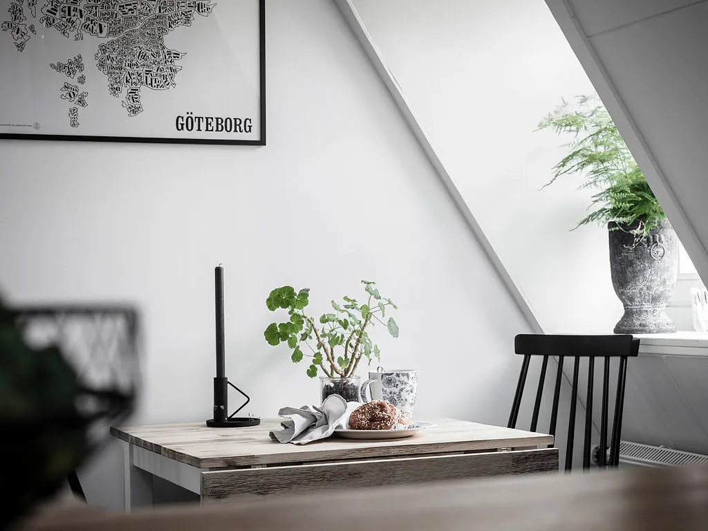 照片:北欧风格厨房和餐厅区域,室内装饰,公寓,工作室,白色,砖房,不超过40平方米 – 我们网站上的照片