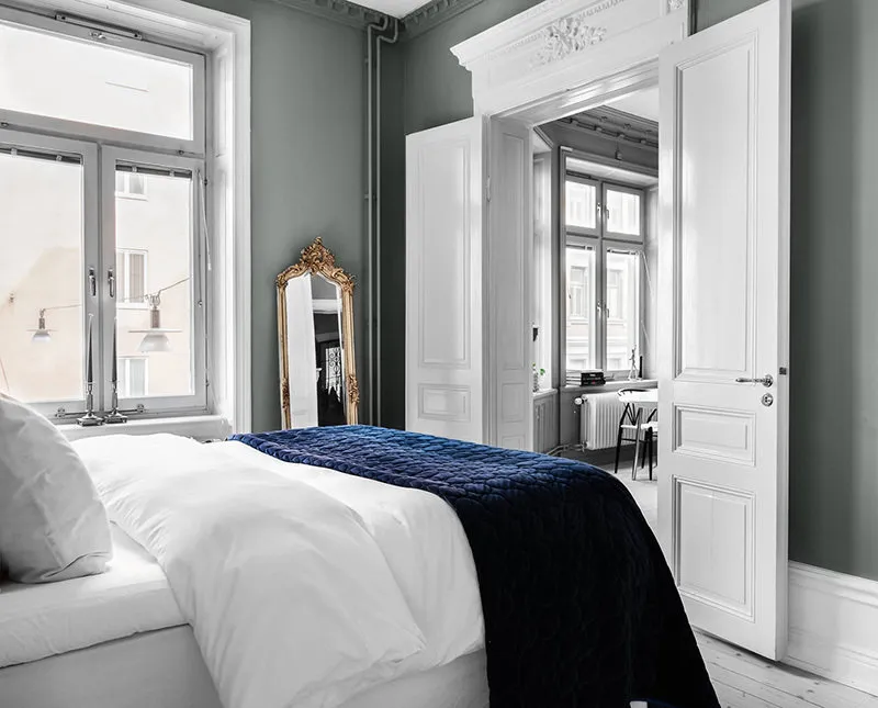 照片:斯堪的纳维亚、现代、折中主义风格卧室,室内装饰,公寓,红色、灰色、粉色,60-90平方米 – 网站上的照片