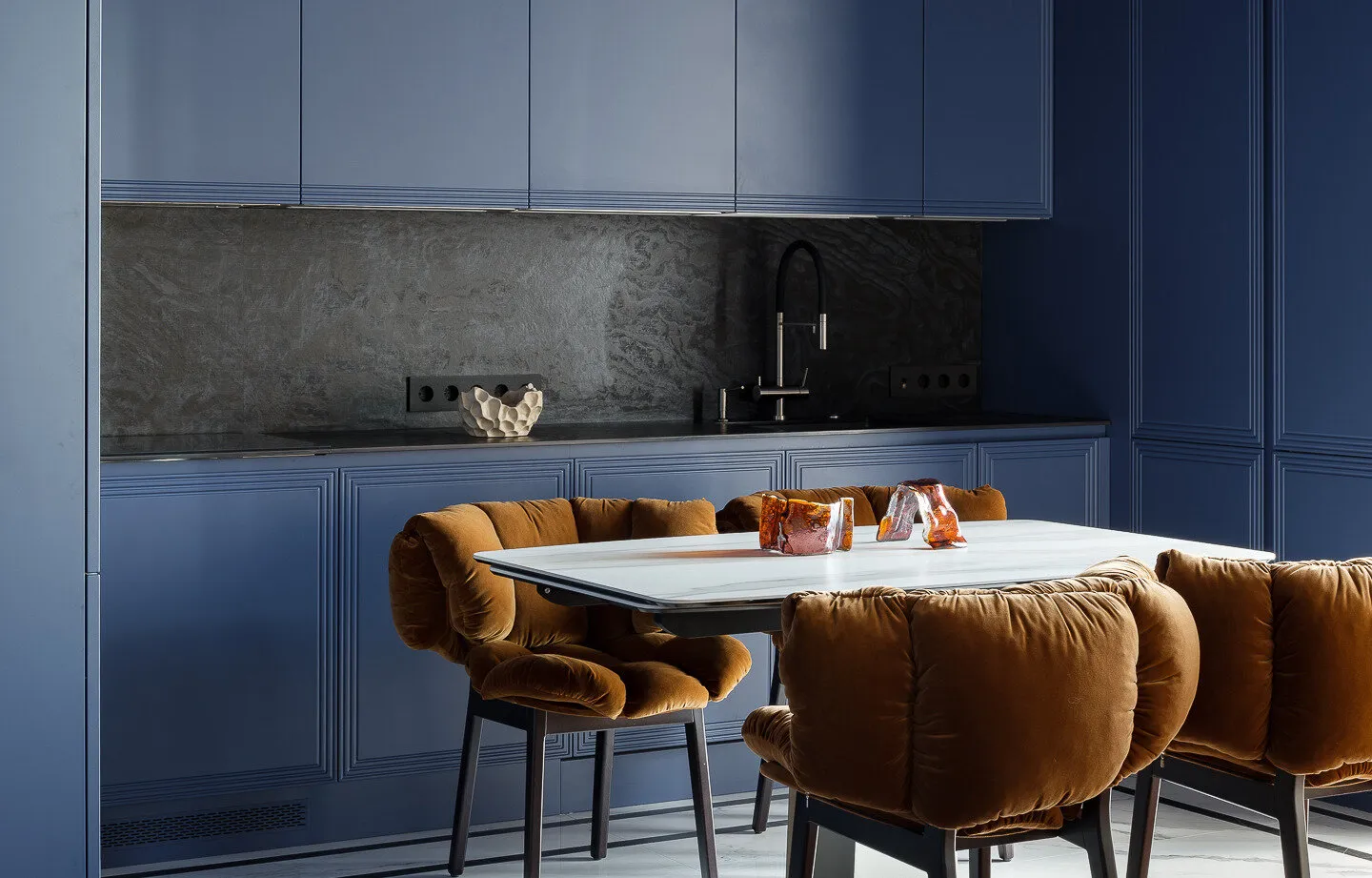 Photo: style, Interior room, Interior style, Interior design, Tips, Anti-trends, Interior trend, How to create a modern and stylish interior, Design trends, Trends 2025, Fashion, Fashion 2025, Anti-trends in interior design 2026, What's trendy in interiors – photos on our website