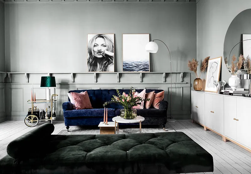 照片:斯堪的纳维亚、现代、折中主义风格客厅,室内装饰,公寓,红色、灰色、粉色,60-90平方米 – 网站上的照片