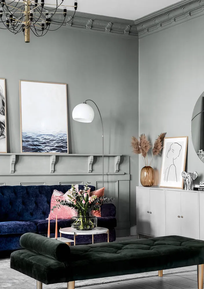 照片:斯堪的纳维亚、现代、折中主义风格客厅,室内装饰,公寓,红色、灰色、粉色,60-90平方米 – 网站上的照片