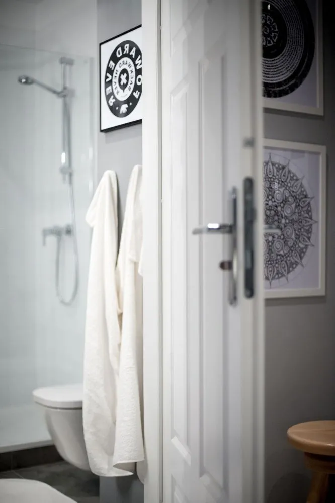 照片:北欧风格浴室,室内装饰,公寓,波兰,宜家 – 我们网站上的照片