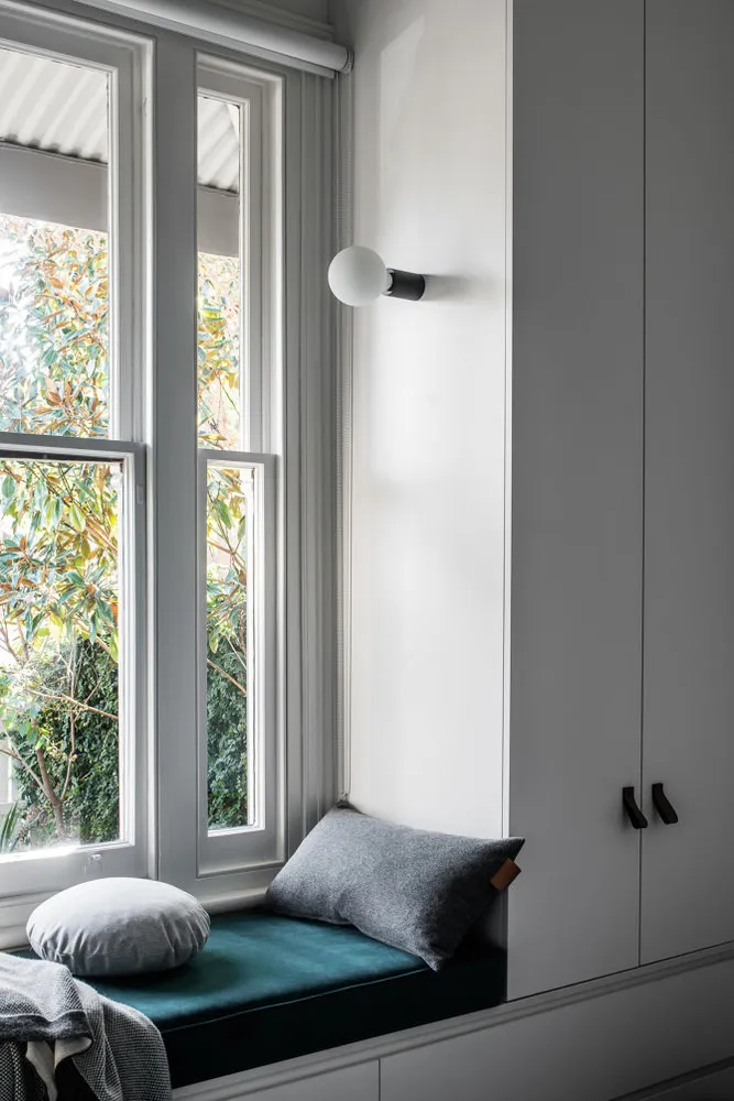 照片：斯堪的纳风格卧室，现代，房屋，白色，黑色，米色，家居与花园 – 网站上的照片