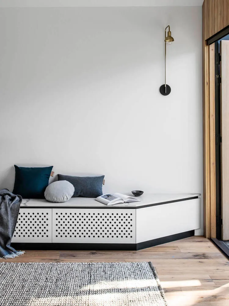 照片：斯堪的纳风格客厅，生态，现代，房屋，白色，黑色，米色，家居与花园 – 网站上的照片