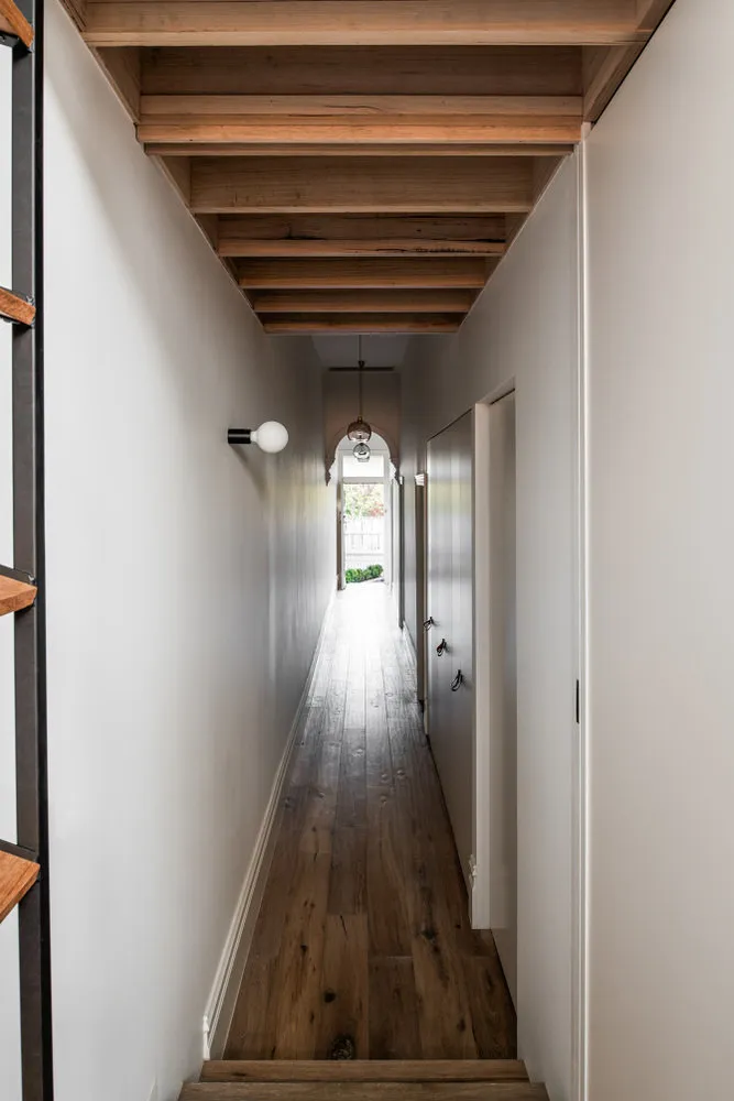 照片：斯堪的纳风格门厅，现代，房屋，白色，黑色，米色，家居与花园 – 网站上的照片