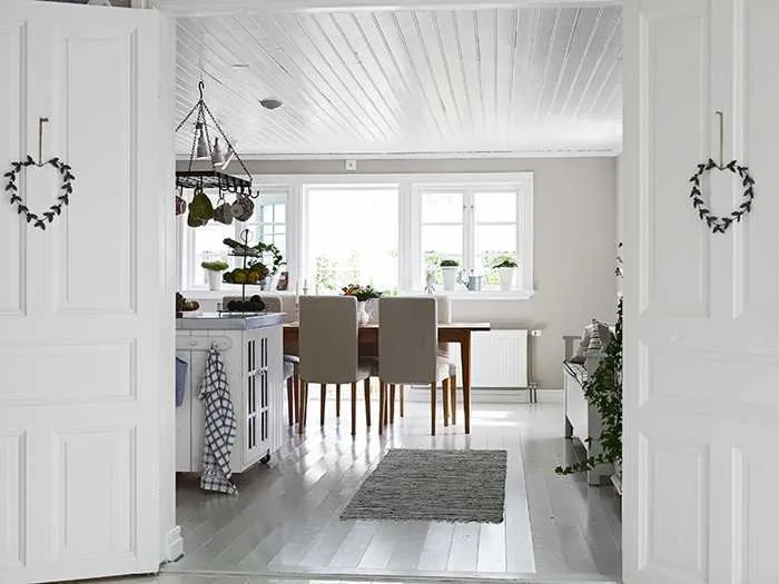 Photo: Kitchen and dining room in Provence and Cottage style, Classic, Scandinavian, House, Sweden, White, Cottage, Beige, House and cottage – photo on our website