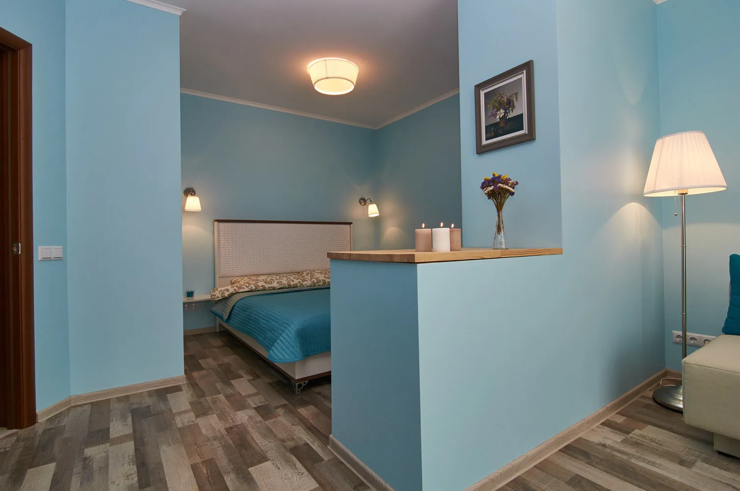 照片：现代风格卧室，提示 – 我们网站上的照片