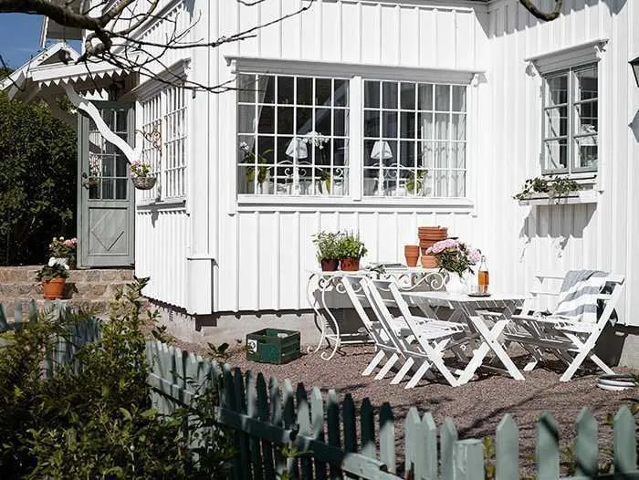 Photo: in Provence and Cottage style, Classic, Scandinavian, House, Sweden, White, Cottage, Beige, House and cottage – photo on our website