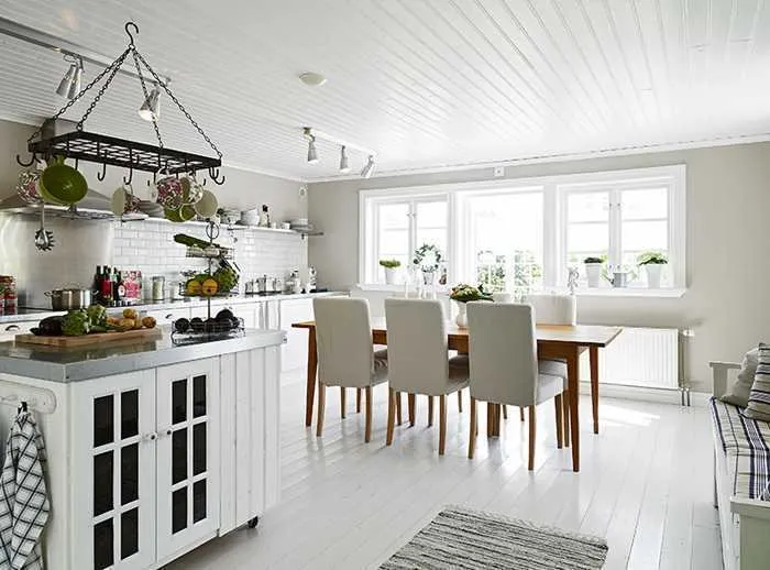 Photo: Kitchen and dining room in Provence and Cottage style, Classic, Scandinavian, House, Sweden, White, Cottage, Beige, House and cottage – photo on our website