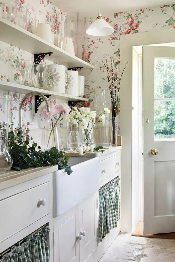 照片:厨房和餐厅的普罗旺斯和乡村风格,室内装饰,房屋,英国 – 我们网站上的照片