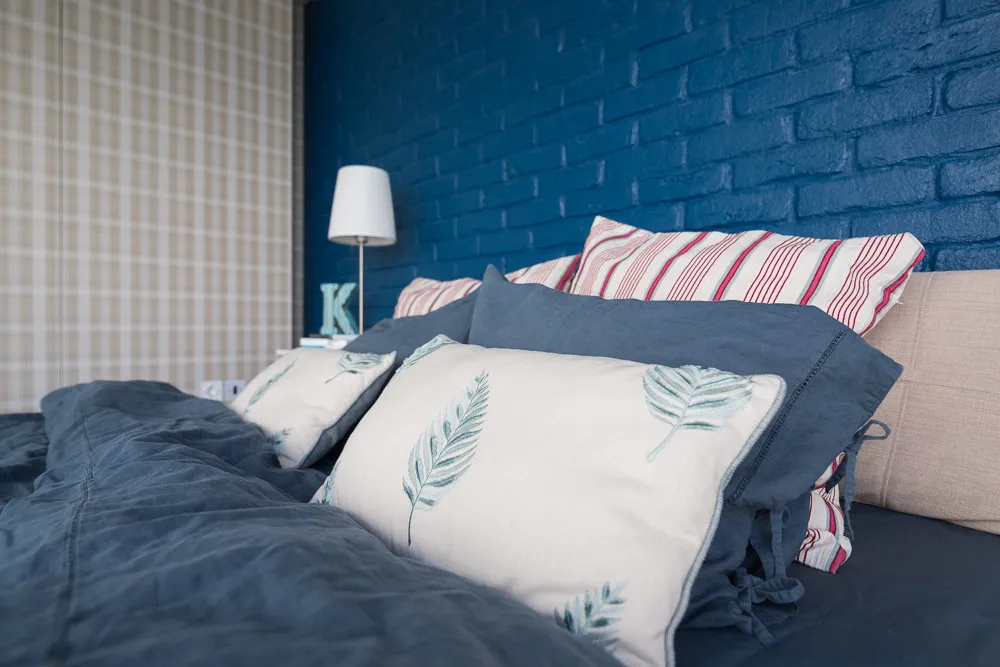 照片：阁楼风格卧室，公寓，每周项目，全景窗户，彼尔姆，新建筑，Veronika Lebedeva, Elena Denisyuk, laboratory22, 室内混凝土，单体房屋，3间房，90平方米以上 – 网站上的照片