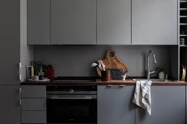 照片：现代、斯堪的纳维亚、混合风格厨房和餐厅，室内装饰，小公寓，公寓，瑞典，斯德哥尔摩，如何装饰小公寓，如何自己装饰室内，2个房间，最多40平方米 – 我们网站上的照片