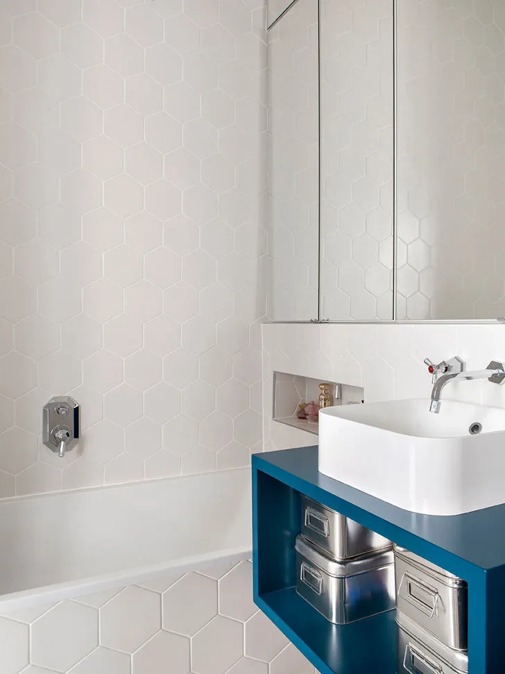 Фотография: Ванная в стиле Современный, Декор интерьера, Квартира – фото на нашем сайте