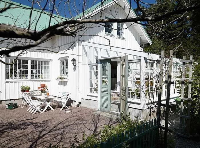 Photo: in Provence and Cottage style, Classic, Scandinavian, House, Sweden, White, Cottage, Beige, House and cottage – photo on our website