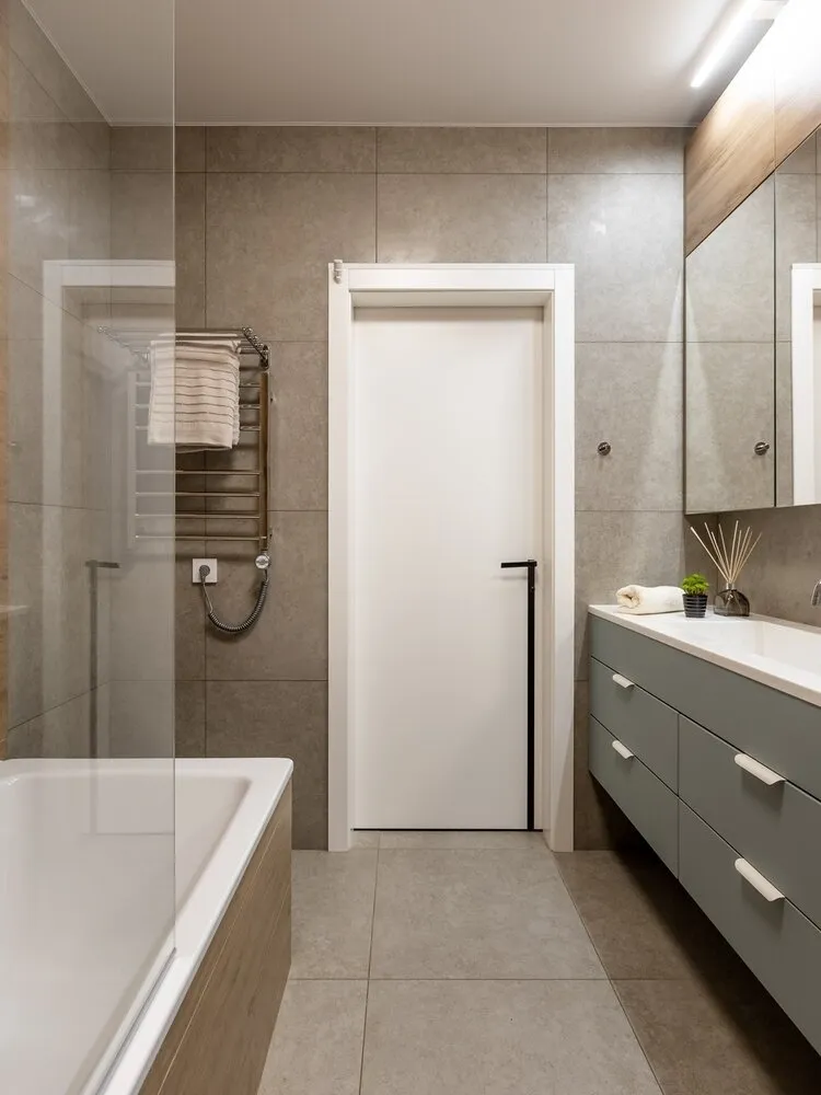 Foto: Baño en estilo Moderno, Apartamento, Proyecto de la Semana, 3 habitaciones, 60-90 metros, Ufa, Ksenia Lanina – foto en nuestro sitio web