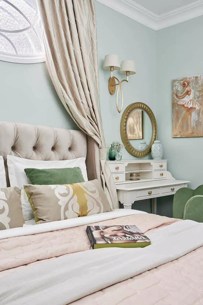 Foto: Dormitorio en estilo Clásico, Vivienda, Proyecto de la Semana, Moscú, Edificio de ladrillo, 3 habitaciones, 60-90 m², Alena Chmeléva, Art Concept – fotos en nuestro sitio web