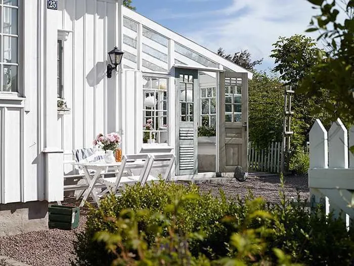 Photo: in Provence and Cottage style, Classic, Scandinavian, House, Sweden, White, Cottage, Beige, House and cottage – photo on our website