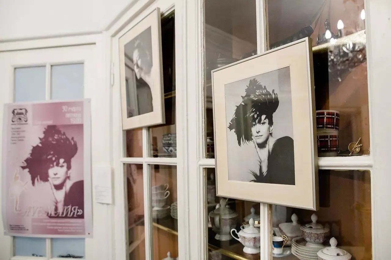 Foto: estilo, LIFESTYLE, Maya Plisetskaya, vida de Maya Plisetskaya, vida de una bailarina, dónde vivía Maya Plisetskaya, vivienda soviética, el secreto de la elegancia de las bailarinas soviéticas, apartamento de Maya Plisetskaya, foto del apartamento de Maya Plisetskaya en Tverskaya en nuestro sitio web