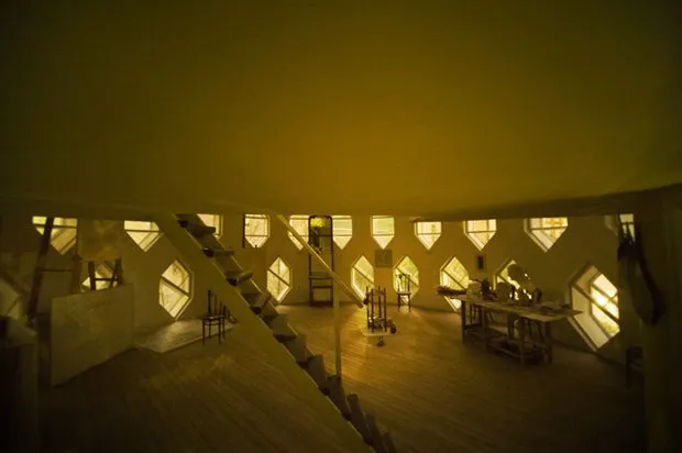 照片：亚历克斯·纳努