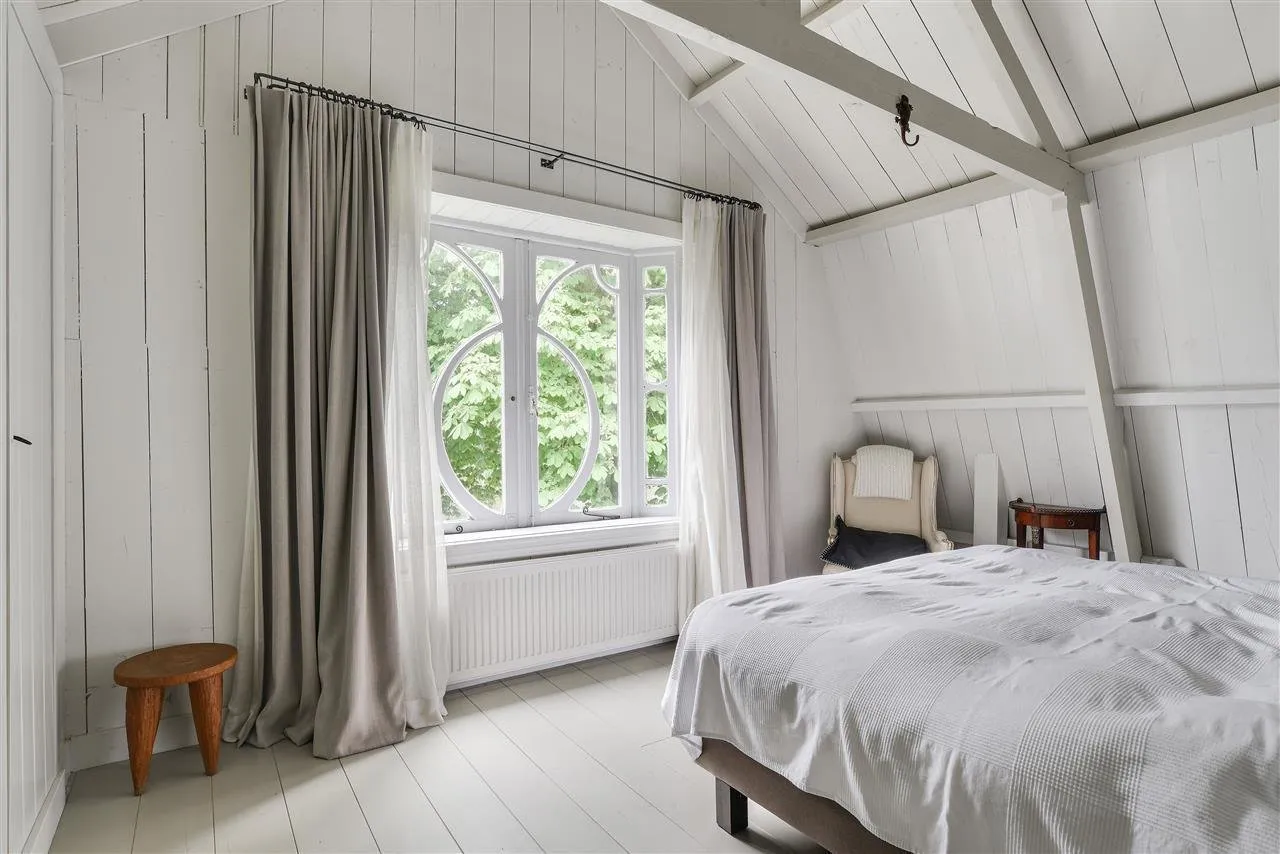 照片：斯堪的纳维亚卧室，室内装饰，房屋，技巧，白色，小屋，灰色 – 我们网站上的照片