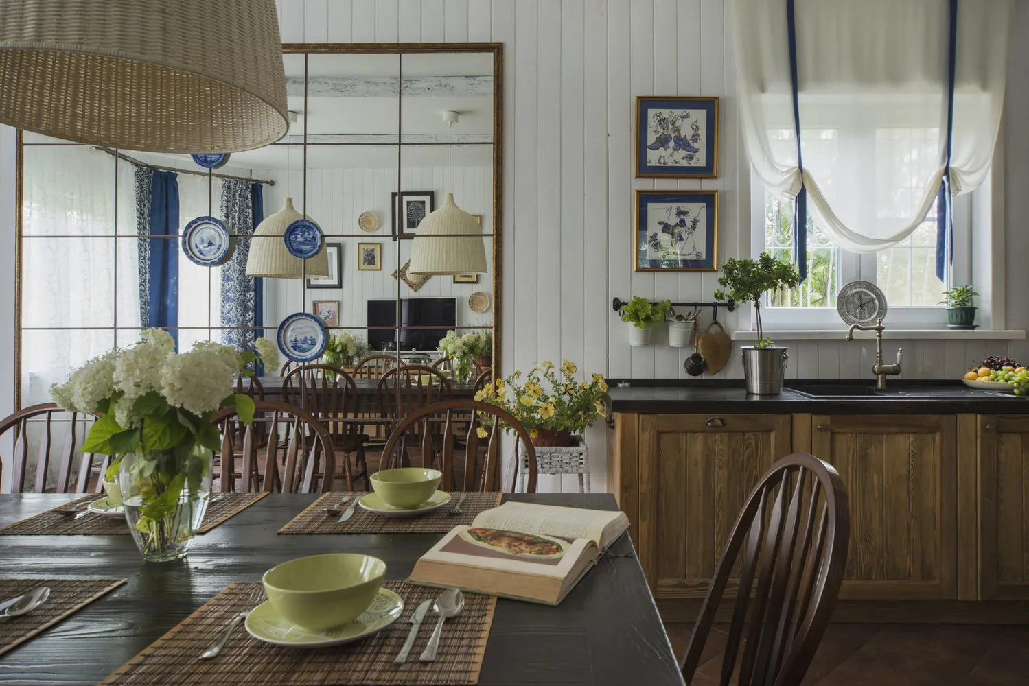 照片:普罗旺斯和乡村风格厨房与餐厅,房屋,小屋,指南,房屋与花园,伊琳娜·拉夫连季耶娃,亚历山大·彼得尼恩,安娜·瓦西列娃,建筑事务所 'Sretenskaya',玛琳娜·布拉金娜,奥克萨娜·科罗特金娜,繁荣,尼娜·比尔卡杰兹,德米特里·什皮列沃伊,迪娜·科斯托奇卡 – 我们网站上的照片