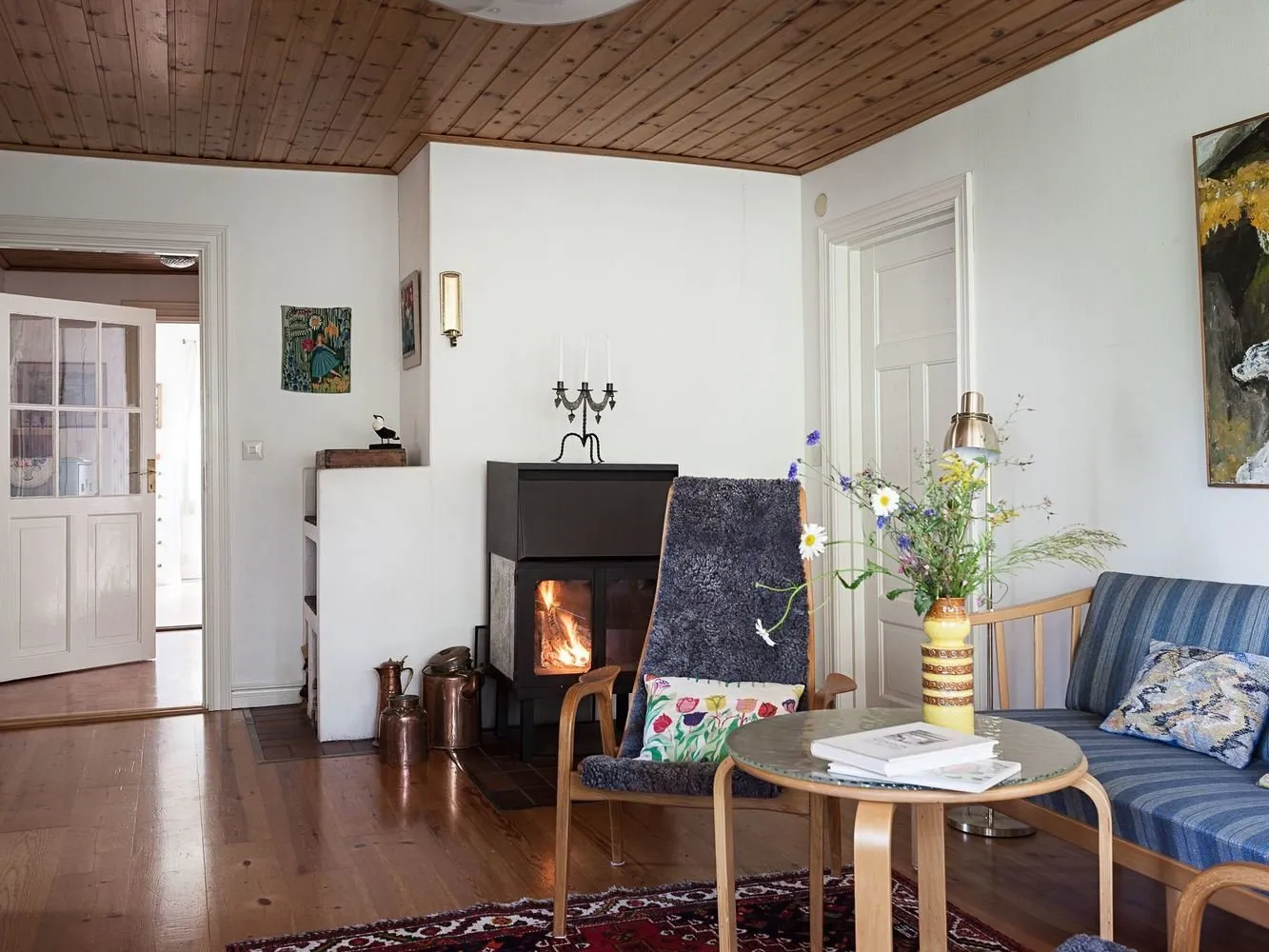 Фотография: в стиле , Прованс и Кантри, Скандинавский, Дом, Белый, Дача, Особняк, Красный, Зеленый, Дом и дача, Более 90 метров – фото на нашем сайте