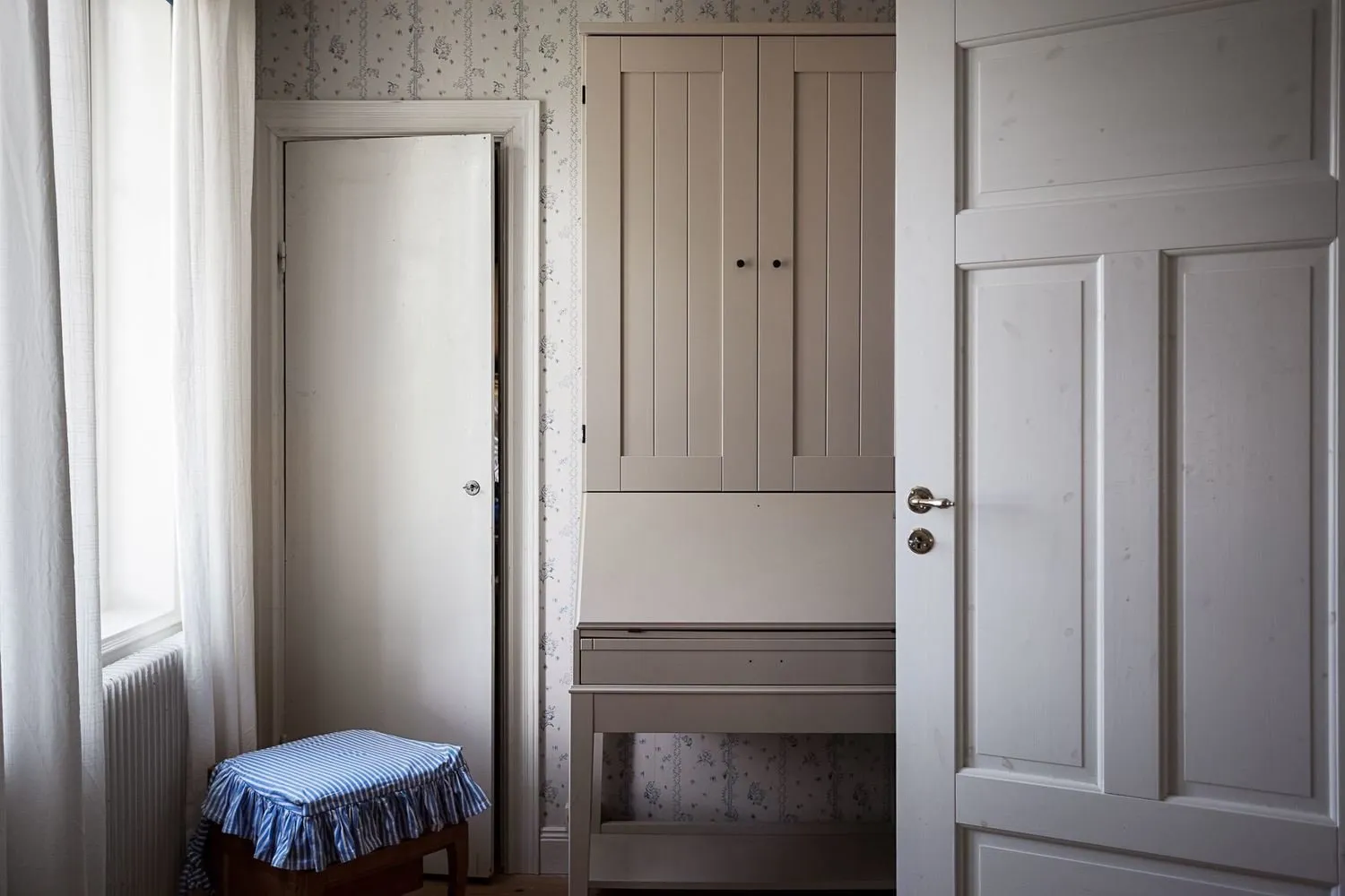 Фотография: в стиле , Прованс и Кантри, Скандинавский, Дом, Белый, Дача, Особняк, Красный, Зеленый, Дом и дача, Более 90 метров – фото на нашем сайте