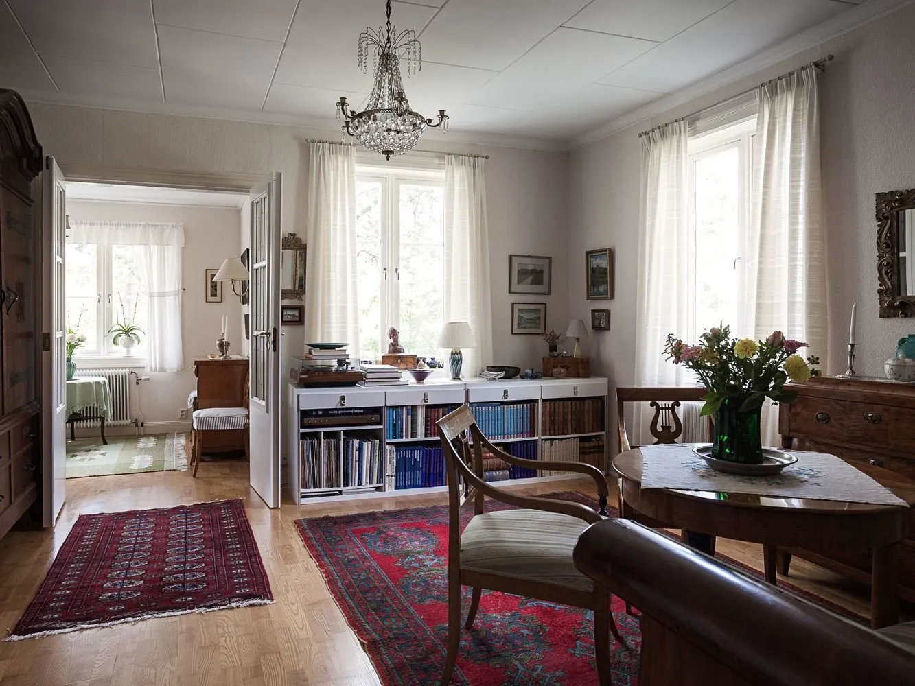 Фотография: в стиле , Прованс и Кантри, Скандинавский, Дом, Белый, Дача, Особняк, Красный, Зеленый, Дом и дача, Более 90 метров – фото на нашем сайте