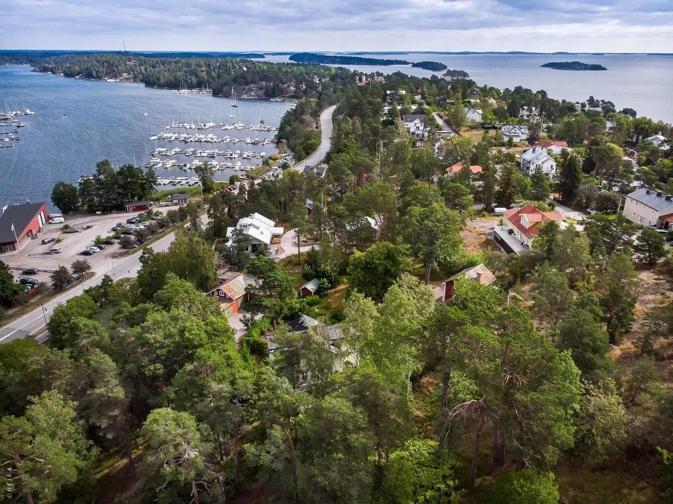 Фотография: в стиле , Прованс и Кантри, Скандинавский, Дом, Белый, Дача, Особняк, Красный, Зеленый, Дом и дача, Более 90 метров – фото на нашем сайте