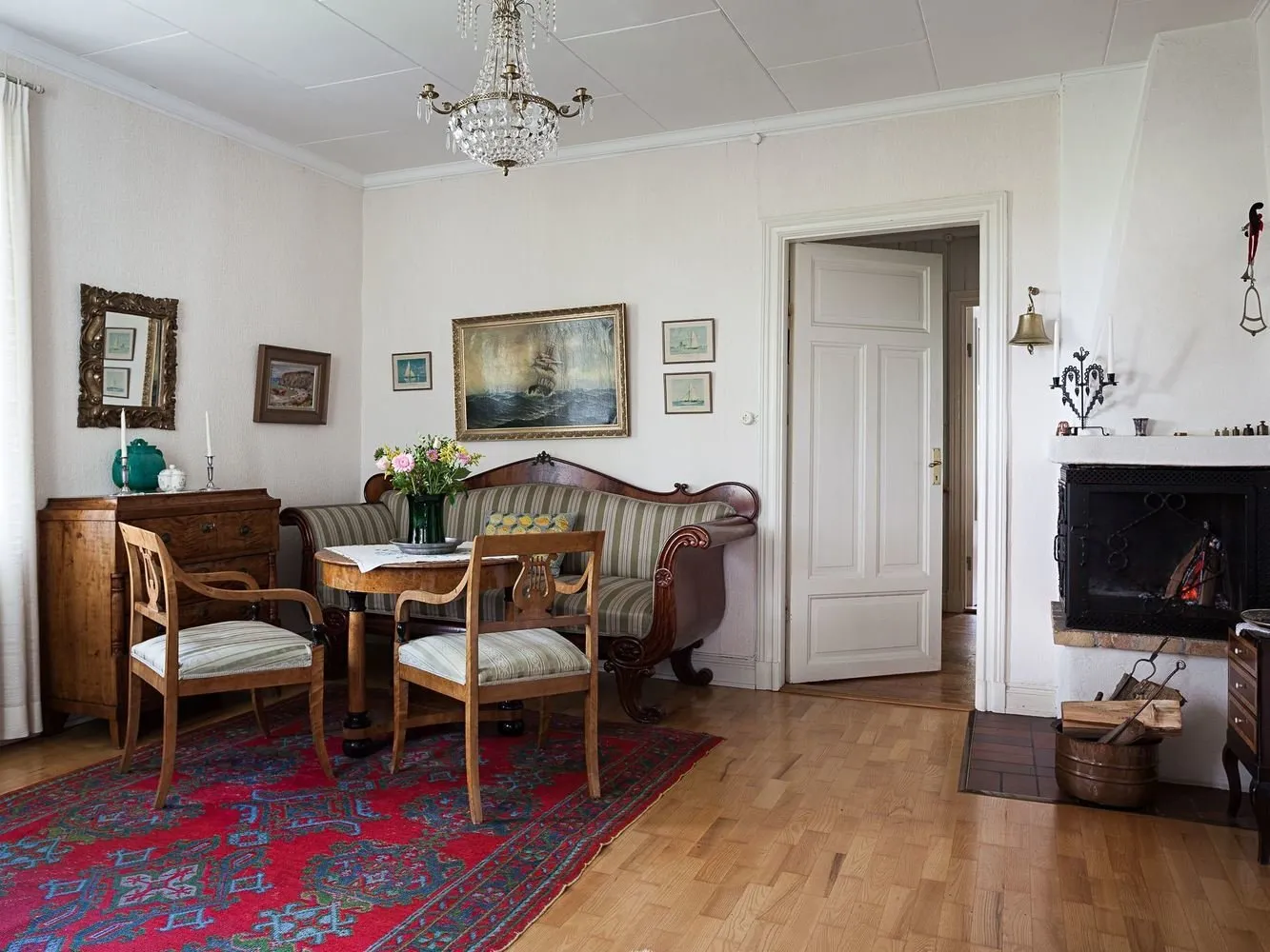 Фотография: в стиле , Прованс и Кантри, Скандинавский, Дом, Белый, Дача, Особняк, Красный, Зеленый, Дом и дача, Более 90 метров – фото на нашем сайте