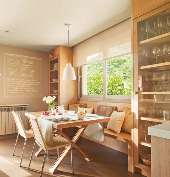照片:生态风格的厨房和餐厅,房间内部 – 网站上的照片