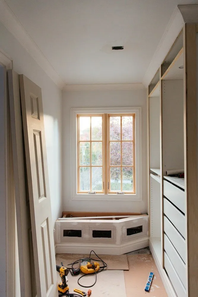 切孔前不要忘记‘试穿’装饰踢脚线。