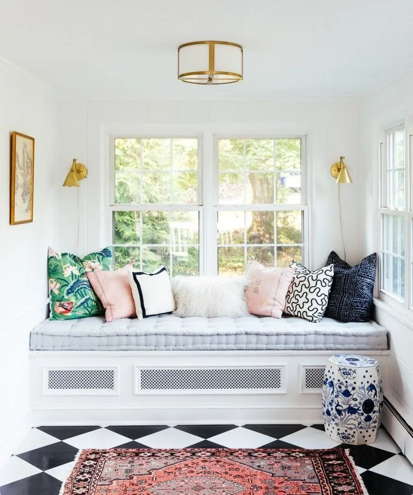 设计师首次将窗台改造成露台上的睡眠空间——效果非常舒适！