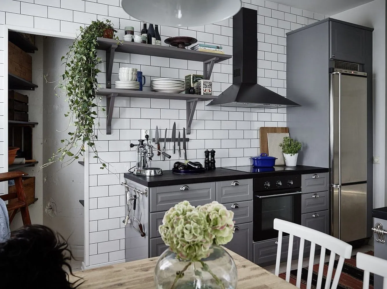 照片：斯堪的纳维亚风格厨房和餐厅，技巧 - 我们网站上的照片