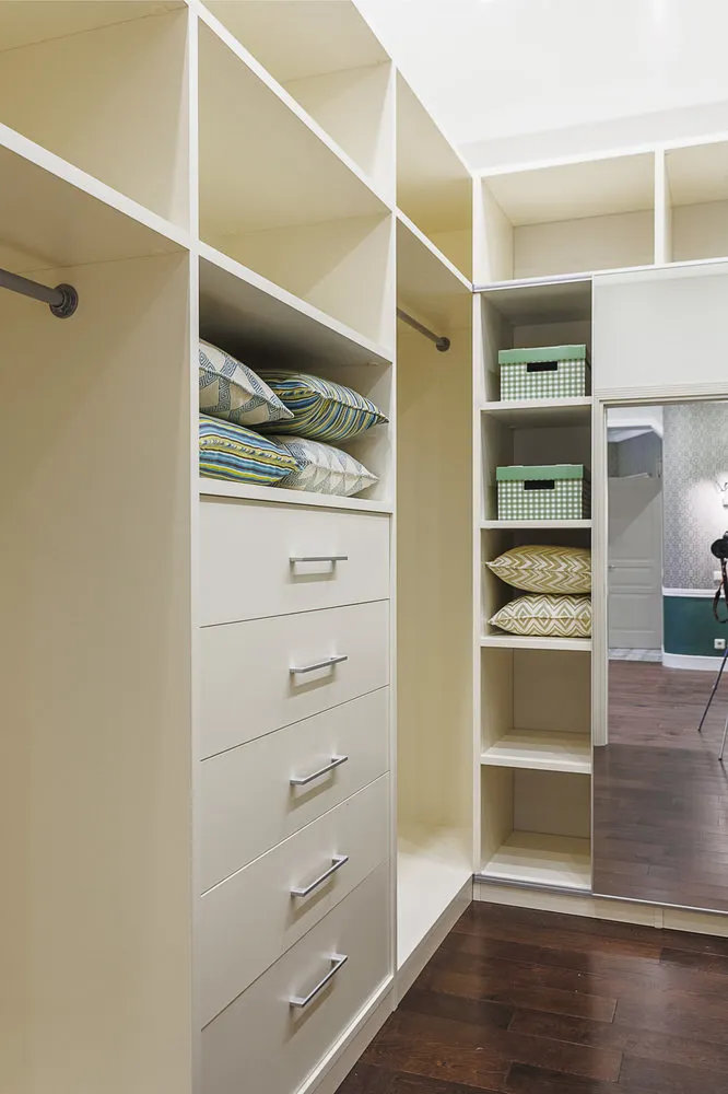 Foto: Garderoba en estilo Moderno, Apartamento, Proyecto de la Semana, Moscú, Marina Sarkisyan, Sergey Krasjuk, Nueva construcción, 4 o más habitaciones, Más de 90 metros cuadrados – foto en nuestro sitio web