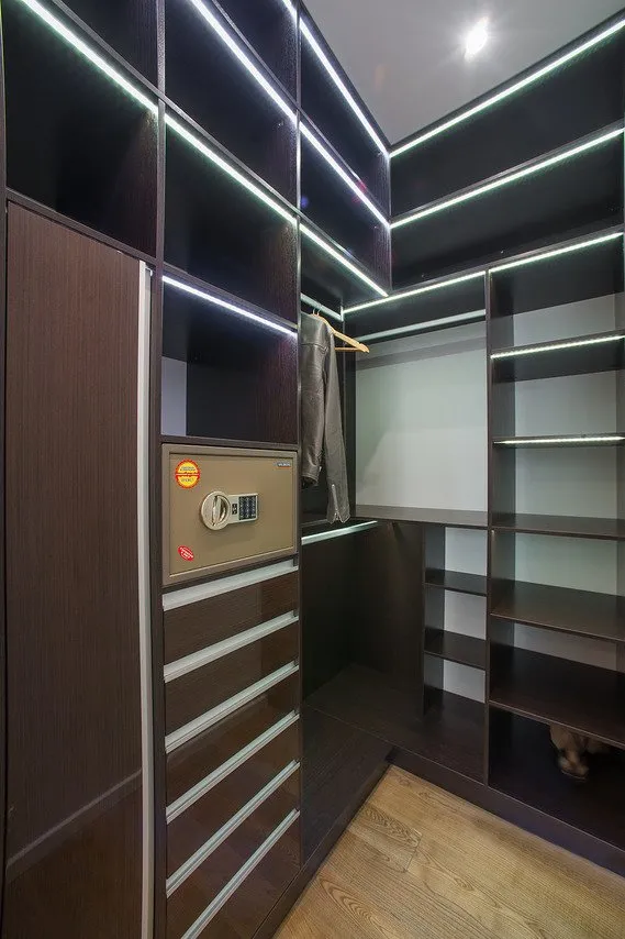 Foto: Garderoba en estilo Minimalismo, Apartamento, Proyecto de la Semana, Moscú, Edificio de hormigón monolítico, 3 habitaciones, 60-90 metros cuadrados, Sergey Sarqin, ЖК «Dvinets 14» – foto en nuestro sitio web