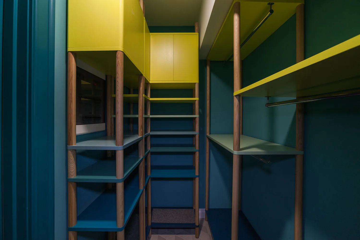 Foto: Garderoba en estilo Moderno, Escandinavo, Apartamento, Proyecto de la Semana, Moscú, Nikolai Nikitin, Stalinca, 3 habitaciones, 60-90 metros cuadrados – foto en nuestro sitio web