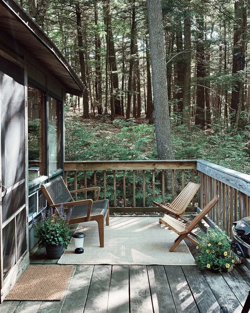 开放露台——安静阅读或放松的地方。有时甚至可以享受温暖的夏日淋浴。