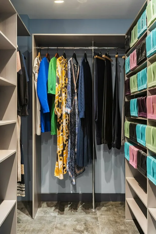 Design: Elena Dadiani