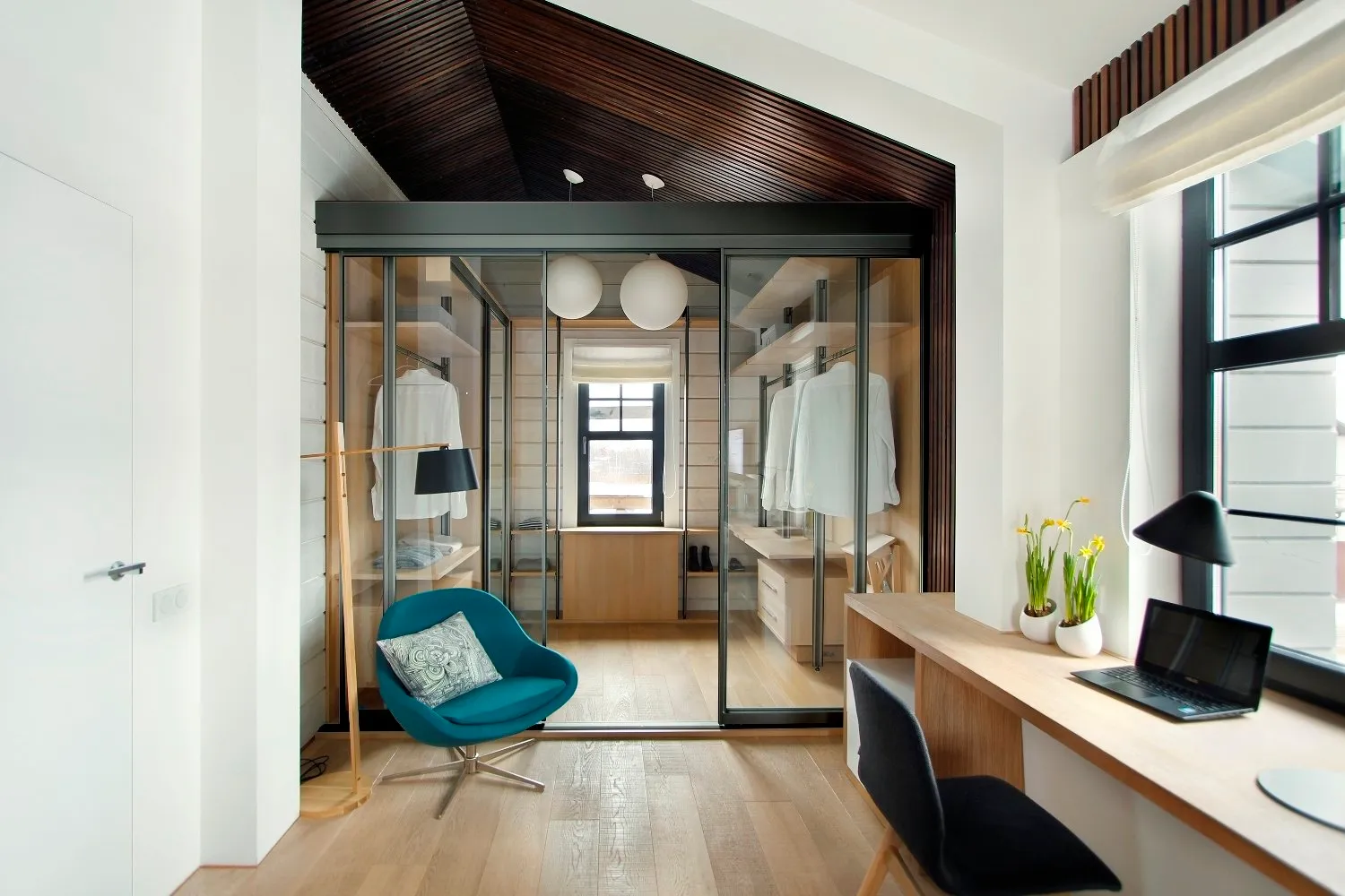 Фотография: Офис в стиле Скандинавский, Современный, Спальня, Дом, Интерьер комнат, Минимализм, Проект недели, Дачный ответ – фото на нашем сайте