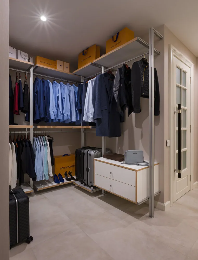 Фотография: Гардеробная в стиле Современный, Квартира, Проект недели, Киев, 3 комнаты, Более 90 метров, Виктория Витковская – фото на нашем сайте